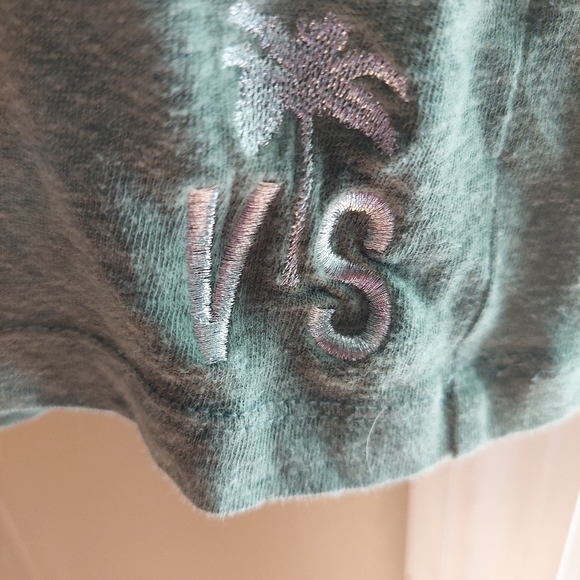 LIKE NEW VICTORIA SECRET SHORT SLEEVE T-SHIRT - Picture 3 of 4